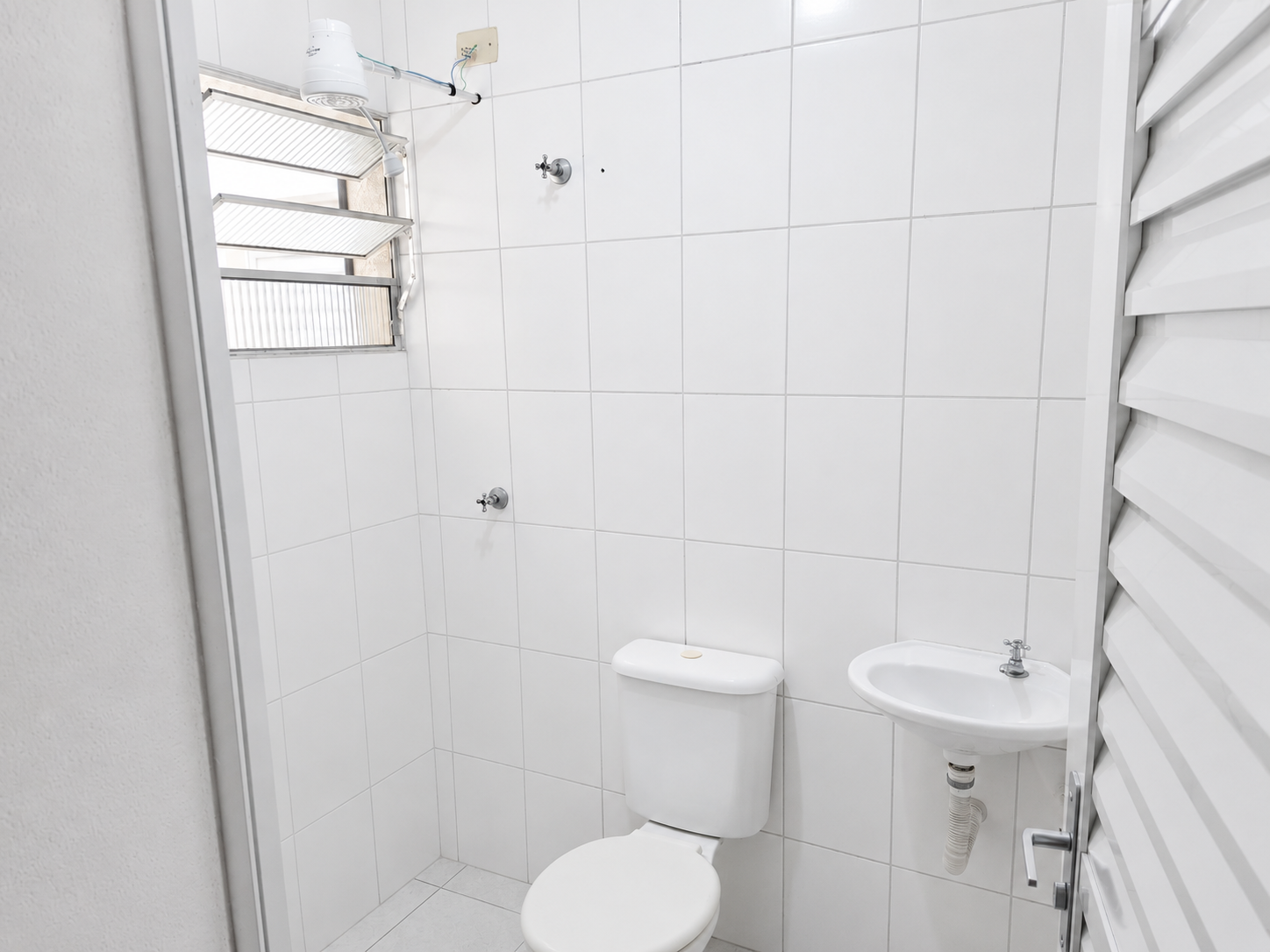 Kitnet Vila Indiana - banheiro privativo Unidade 2