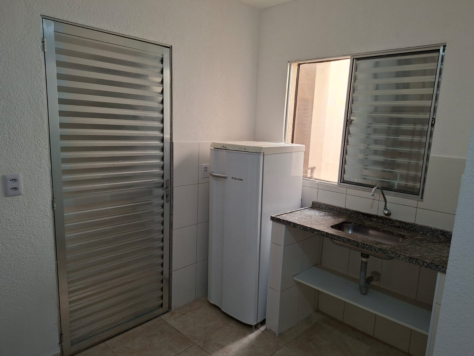 Kitnet Vila Indiana - quarto individual Unidade 2